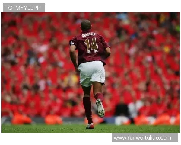 足球传奇巅峰瞬间燃爆全场球星集锦瞬间回顾荣耀与激情共鸣