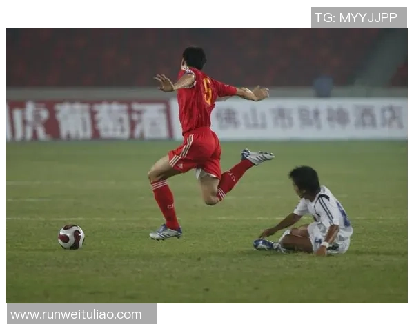 足球历史上踢出最大力射门的球星是谁他如何改变了比赛格局